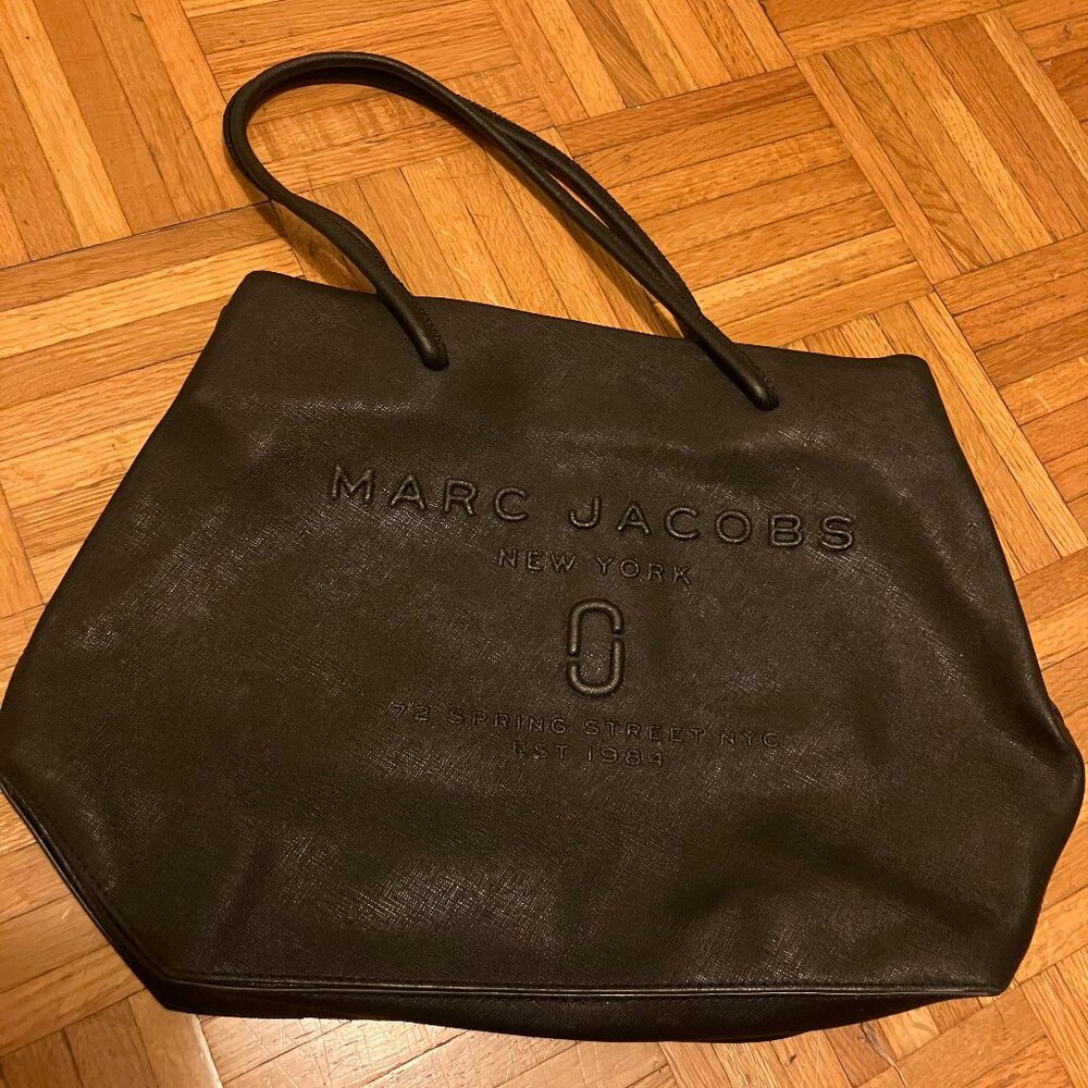 marc jacobs tote bag black spring street nyc red lining zipper